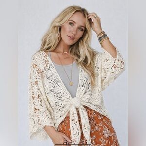 CROCHET PETAL KIMONO WRAP - BNWT - ONE SIZE - NATURAL